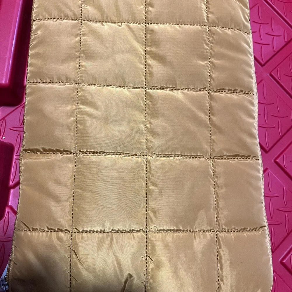 Brand new without tag or box. Laptop Sleeve. Quilted tan/golden plush inside.!